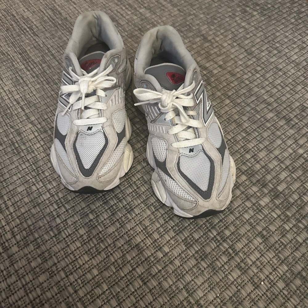 New Balance 9060 Rain Cloud Gray Sneakers Size:
US W 7 / M 5.5